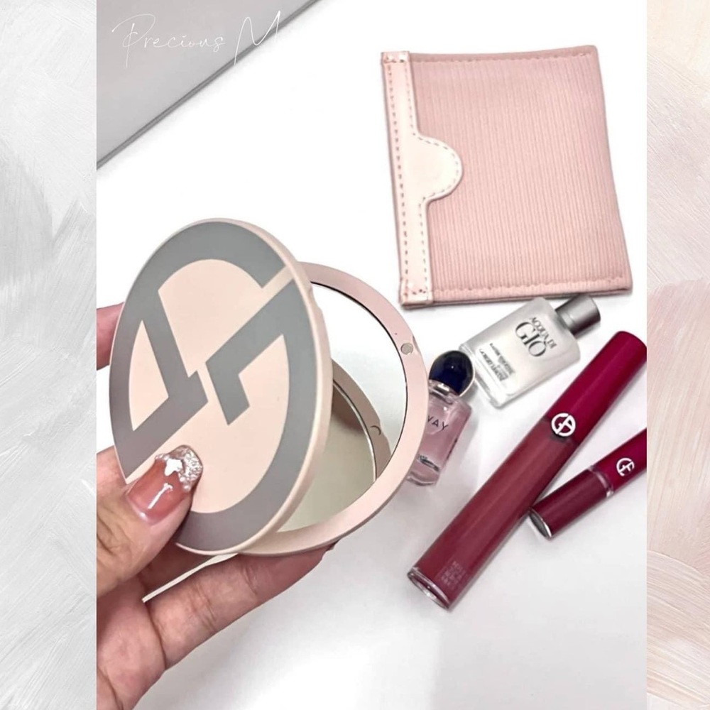 💕Giorgio Armani Beauty Mirror in pouch~LIMITED edition - Picture 3 of 13